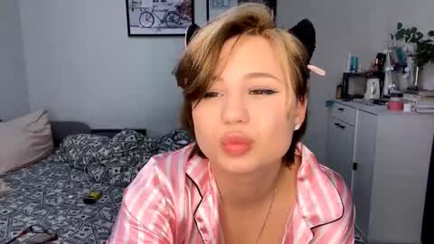 Snapshot of aricacolgrove chatting on 10-30-25, 02:29 La online show from 10-30-25, 02:29