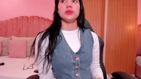 Snapshot of ariel_jonnes chatting on 12-16-24, 05:11 Ariel online show from 12-16-24, 05:11