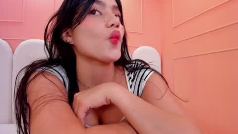 Snapshot of ariel_jonnes chatting on 01-28-25, 05:56 Ariel online show from 01-28-25, 05:56