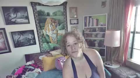 Snapshot of arielabai chatting on 10-07-25, 06:27 Arielle Ari online show from 10-07-25, 06:27