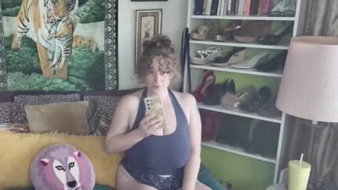 Snapshot of arielabai chatting on 11-07-25, 05:57 Arielle Ari online show from 11-07-25, 05:57