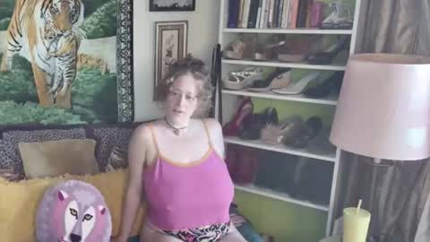 Snapshot of arielabai chatting on 11-10-25, 07:35 Arielle Ari online show from 11-10-25, 07:35