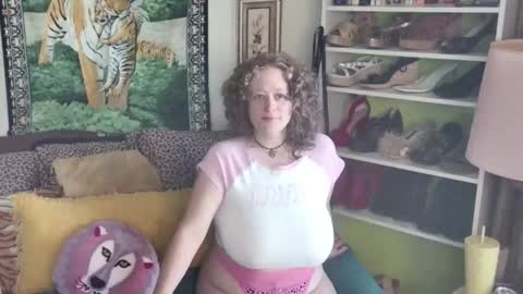 Snapshot of arielabai chatting on 11-13-25, 04:50 Arielle Ari online show from 11-13-25, 04:50