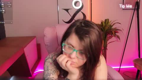 Snapshot of ariell_mini chatting on 03-26-26, 01:49 Ariell Mini online show from 03-26-26, 01:49