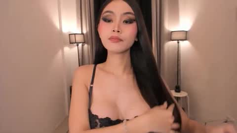 Snapshot of ariellaarida69 chatting on 04-21-26, 12:23 MIRA GREYSON online show from 04-21-26, 12:23