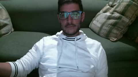 Snapshot of arielsinho chatting on 05-19-26, 05:03 Anon online show from 05-19-26, 05:03