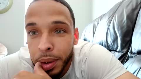 Snapshot of arielsuarez3051995 chatting on 05-14-26, 08:37 arielsuarez3051995 online show from 05-14-26, 08:37