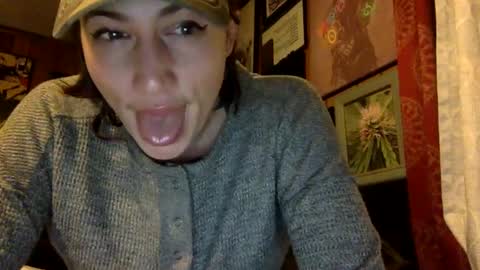 ariel  colin when hes here online show from 01-30-25, 01:22