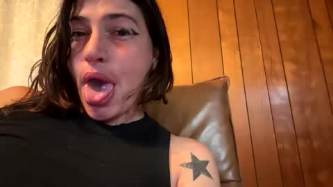 ariel  colin when hes here online show from 10-20-25, 08:42