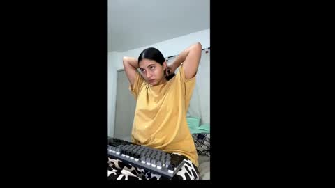 Snapshot of aries_plays chatting on 12-16-25, 12:21 aries_plays online show from 12-16-25, 12:21