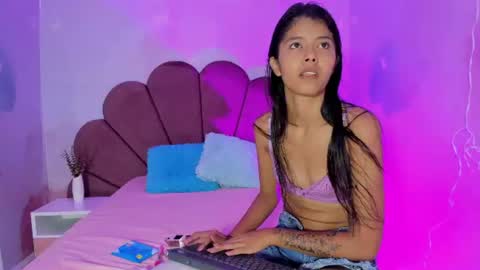 Snapshot of arietta_skinny chatting on 07-10-26, 01:58 Arietta online show from 07-10-26, 01:58