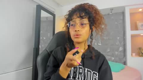 Snapshot of arihsay_evans chatting on 09-19-25, 04:25 Arihsay Evans online show from 09-19-25, 04:25