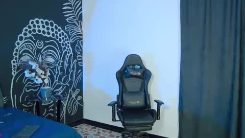 Ari online show from 12-22-25, 08:28