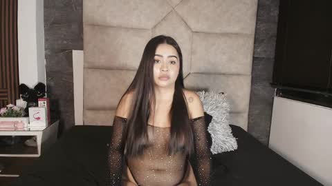 ariia_monroee online show from 04-18-26, 01:31