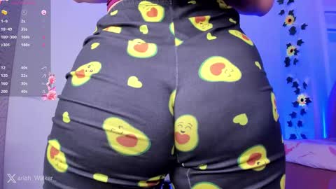 Snapshot of ariiah_walker_ chatting on 10-01-25, 01:33 Ariah online show from 10-01-25, 01:33