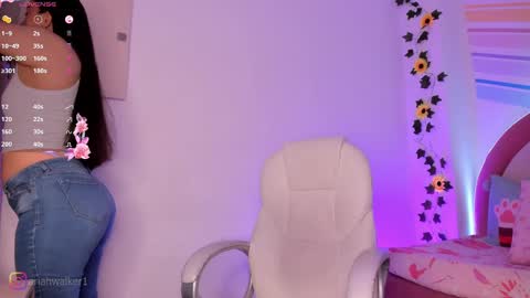 Snapshot of ariiah_walker_ chatting on 10-08-25, 01:47 Ariah online show from 10-08-25, 01:47