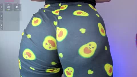 Snapshot of ariiah_walker_ chatting on 11-15-25, 05:27 Ariah online show from 11-15-25, 05:27