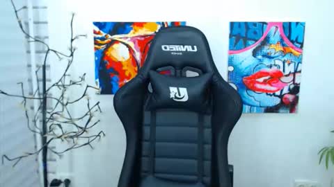 arinabelle online show from 11-17-25, 01:00