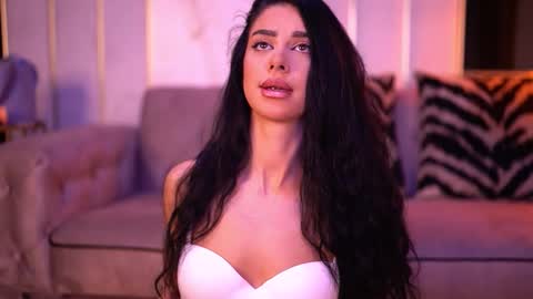 Snapshot of arinarhodes chatting on 10-27-25, 06:12 Arina online show from 10-27-25, 06:12