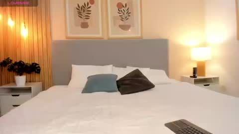 Snapshot of arirobert_ chatting on 09-18-25, 04:36 Ari Robert online show from 09-18-25, 04:36