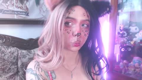 Snapshot of ariyokai chatting on 10-19-25, 08:31 ariyokai online show from 10-19-25, 08:31