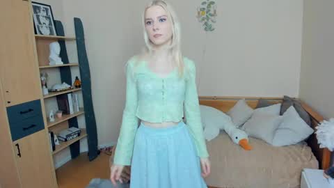 Snapshot of arlavitullo chatting on 05-23-26, 08:29 Emily online show from 05-23-26, 08:29