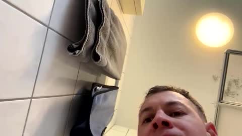 Snapshot of armyskater32 chatting on 12-19-25, 11:39 armyskater32 online show from 12-19-25, 11:39