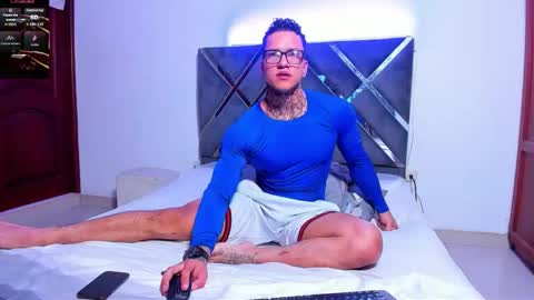 Snapshot of arnold_sexy_hot98 chatting on 11-10-25, 05:01 arnold sexy hot98 online show from 11-10-25, 05:01