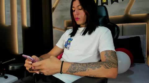 Snapshot of arohomlester chatting on 02-12-26, 11:16 Arohom Lester online show from 02-12-26, 11:16