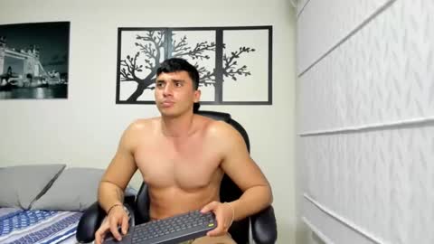 Snapshot of aron647 chatting on 02-04-25, 07:40 Aron-lake fit online show from 02-04-25, 07:40