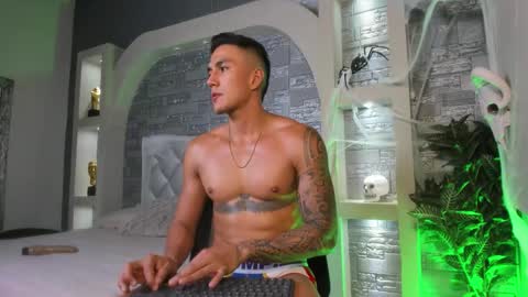 ARON BOLT online show from 10-26-25, 12:33