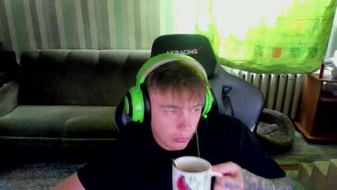 Snapshot of aron_neall chatting on 09-29-25, 08:19 biggest penis online show from 09-29-25, 08:19