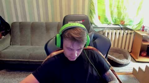 Snapshot of aron_neall chatting on 09-30-25, 09:25 biggest penis online show from 09-30-25, 09:25