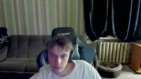 Snapshot of aron_neall chatting on 10-13-25, 05:18 biggest penis online show from 10-13-25, 05:18