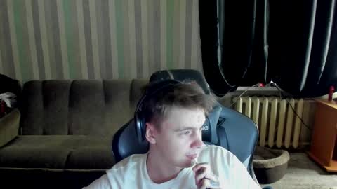 Snapshot of aron_neall chatting on 10-14-25, 06:25 biggest penis online show from 10-14-25, 06:25