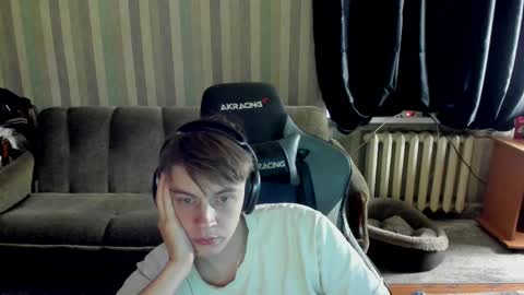 Snapshot of aron_neall chatting on 10-15-25, 05:40 biggest penis online show from 10-15-25, 05:40