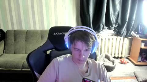 Snapshot of aron_neall chatting on 10-24-25, 06:32 biggest penis online show from 10-24-25, 06:32