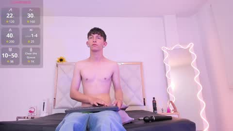 Snapshot of aron_tay chatting on 12-22-24, 10:06 your aron online show from 12-22-24, 10:06