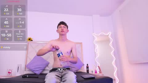 Snapshot of aron_tay chatting on 01-03-25, 07:27 your aron online show from 01-03-25, 07:27