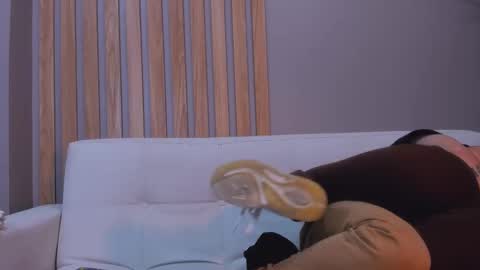 Aron and Luna online show from 10-22-25, 02:28