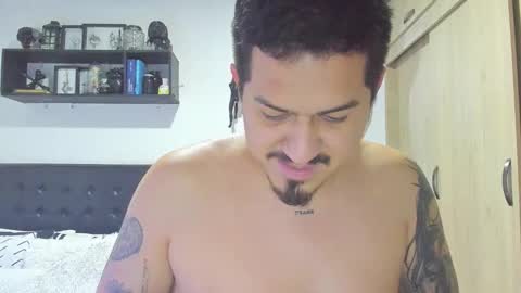 Snapshot of aronwilliams69 chatting on 10-28-25, 01:42 ARON Independent model online show from 10-28-25, 01:42