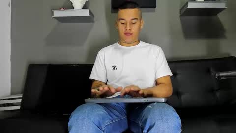 AROON HOT online show from 02-02-26, 12:04