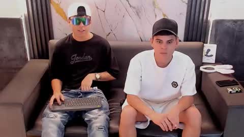 Aroon   online show from 04-05-26, 03:58