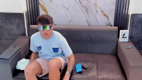 Aroon   online show from 04-23-26, 04:57