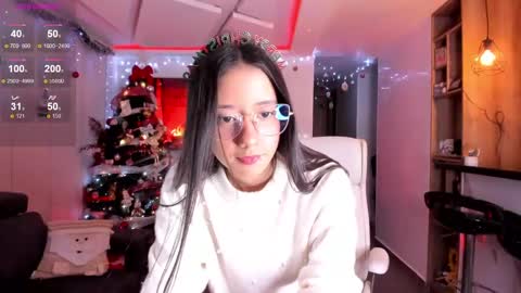 Snapshot of artbelia chatting on 12-24-24, 02:10 Lia Rose online show from 12-24-24, 02:10