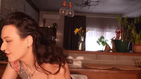 Maya online show from 03-08-25, 01:57