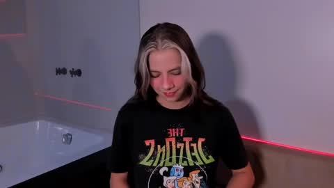 Snapshot of artemisablake chatting on 12-18-24, 08:57 artemisablake online show from 12-18-24, 08:57