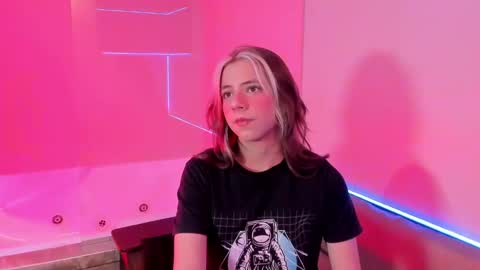 Snapshot of artemisablake chatting on 12-19-24, 09:17 artemisablake online show from 12-19-24, 09:17