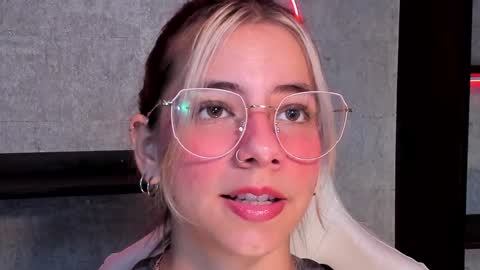 Snapshot of artemisablake chatting on 01-17-25, 10:01 artemisablake online show from 01-17-25, 10:01