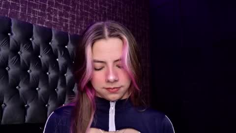 Snapshot of artemisablake chatting on 10-10-25, 04:39 artemisablake online show from 10-10-25, 04:39